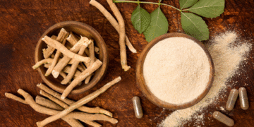 Korzenie ashwagandhy i proszek